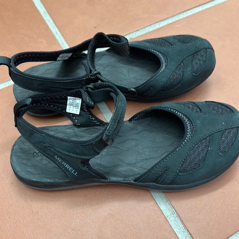 Merrell new sandals. Size 8